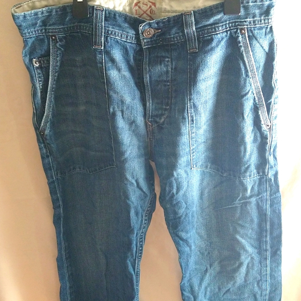 Levis